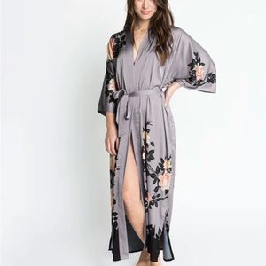 Kim+Ono, satin kimono NWOT
